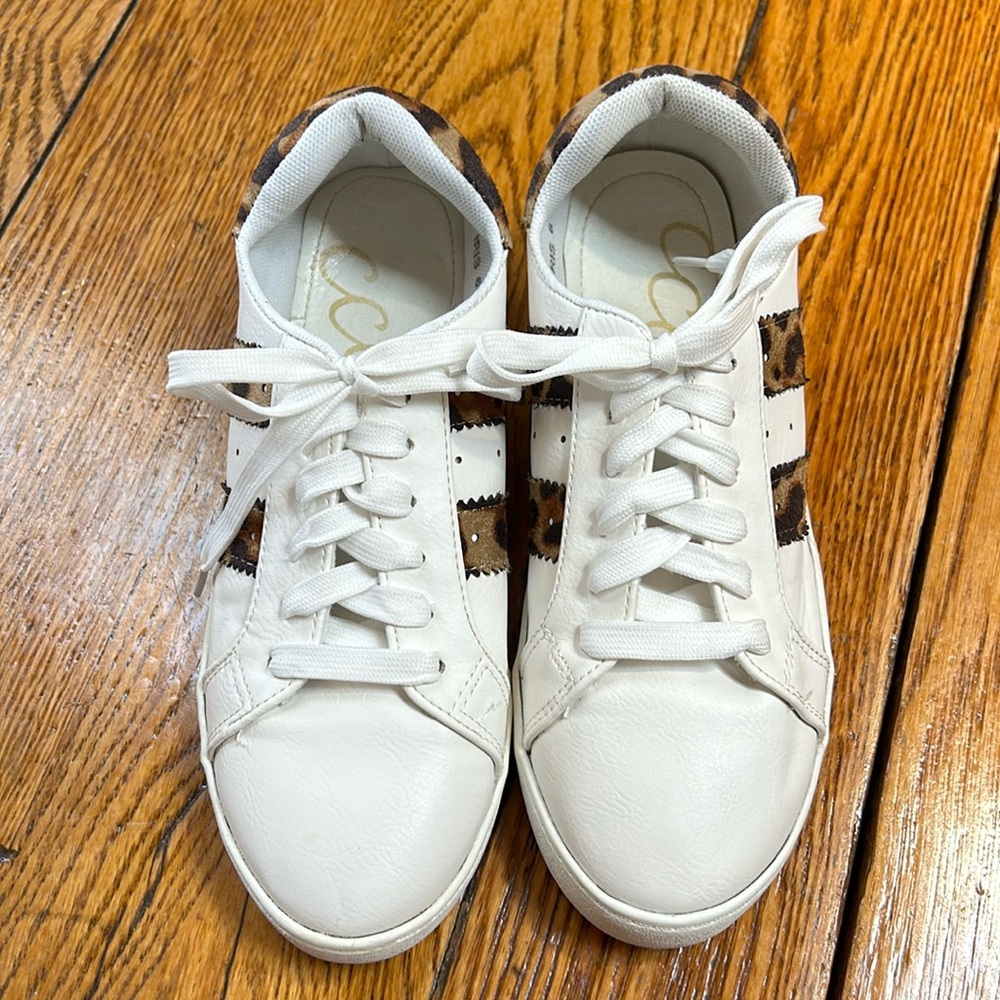Ccocci low profile ladies sneakers.  Iris style from local boutique. Size 6.
